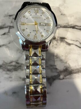 Large face watch mixed metals